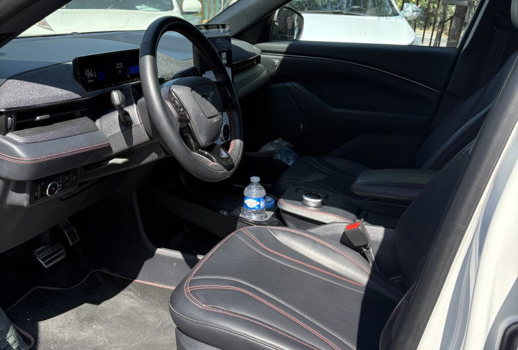 Ford MUSTANG Mach E AWD 269cv Standard Range / 1ere main / Super état / 4x4 / Blanc Nacre PREMIUM 