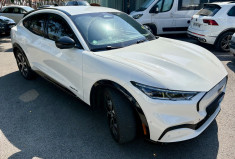 Ford MUSTANG Mach E AWD 269cv Standard Range / 1ere main / Super état / 4x4 / Blanc Nacre PREMIUM 