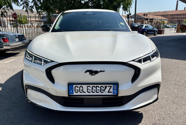 Ford MUSTANG Mach E AWD 269cv Standard Range / 1ere main / Super état / 4x4 / Blanc Nacre PREMIUM 