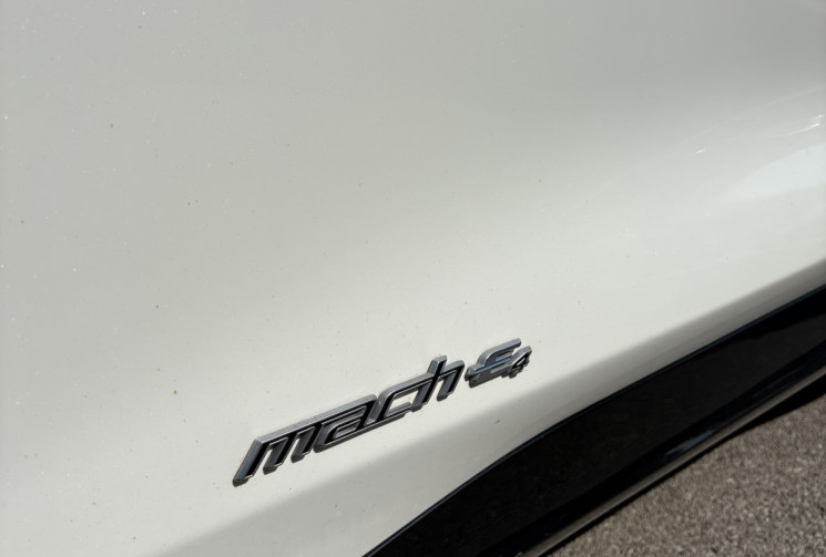 Ford MUSTANG Mach E AWD 269cv Standard Range / 1ere main / Super état / 4x4 / Blanc Nacre PREMIUM 