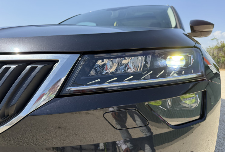 Skoda Karoq 1.5 TSI ACT STYLE 150 CH / TOIT OUVRANT PANO/ HAYON ELECTRIQUE / SIEGES CHAUFFANTS 