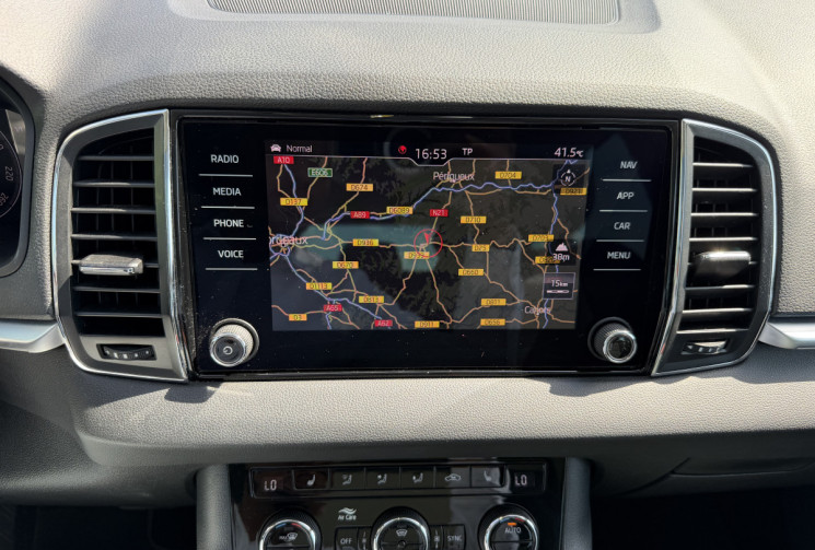 Skoda Karoq 1.5 TSI ACT STYLE 150 CH / TOIT OUVRANT PANO/ HAYON ELECTRIQUE / SIEGES CHAUFFANTS 
