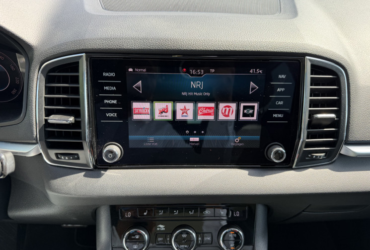 Skoda Karoq 1.5 TSI ACT STYLE 150 CH / TOIT OUVRANT PANO/ HAYON ELECTRIQUE / SIEGES CHAUFFANTS 