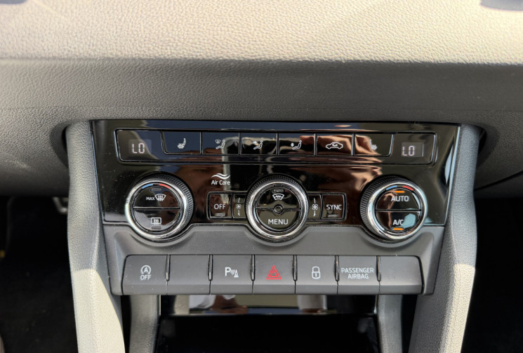 Skoda Karoq 1.5 TSI ACT STYLE 150 CH / TOIT OUVRANT PANO/ HAYON ELECTRIQUE / SIEGES CHAUFFANTS 