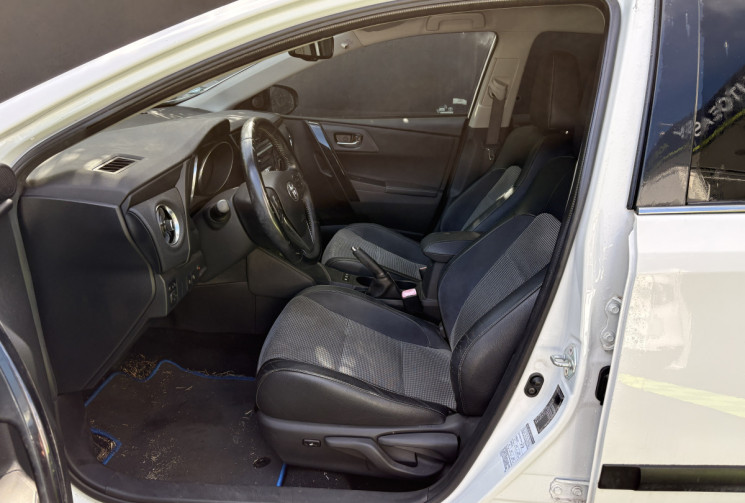 Toyota AURIS  Hatchback 1.8 VVT-i CVT 136cv