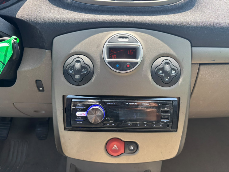 Renault Clio 1.4 16V 100 CV PRIVILLEGE