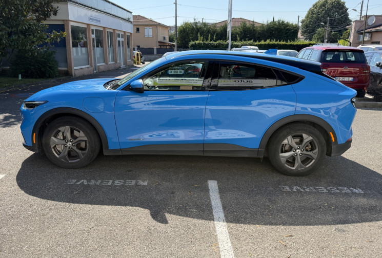 Ford MUSTANG Mach-E 269 ch Standard Range 76 kWh / 1ière main / TVA apparente