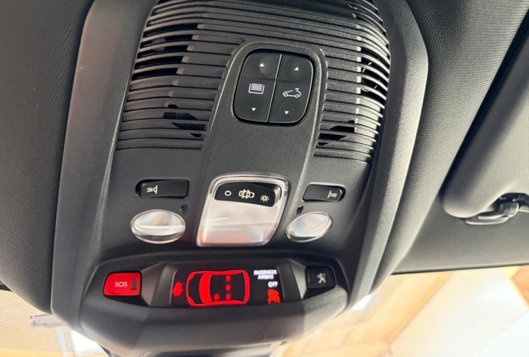 Peugeot 3008 HDI GTLINE TOIT OUVRANT PANORAMIQUE +ATTELAGE+SIEGE CHAUFFANT- 120cv