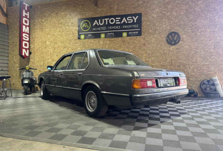 BMW SERIE 7 BMW 728 Carburateur – Édition rare de collection (1978 / immatriculée 1980)