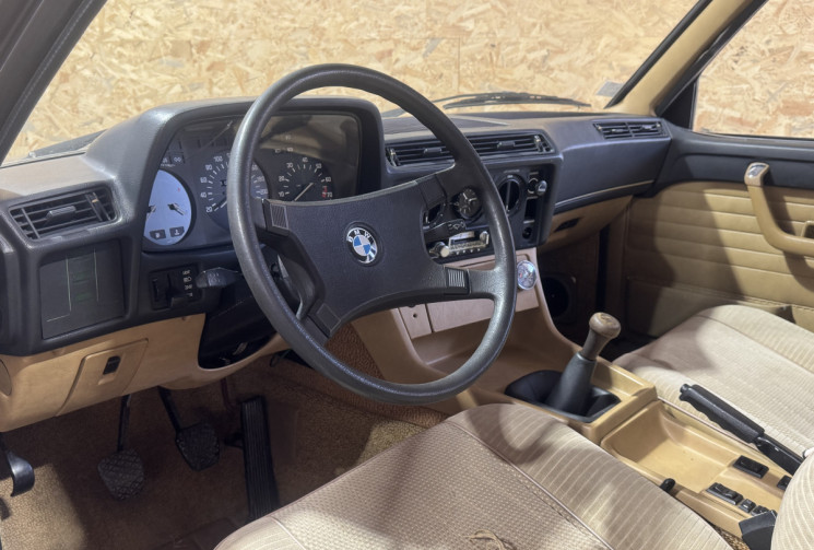 BMW SERIE 7 BMW 728 Carburateur – Édition rare de collection (1978 / immatriculée 1980)