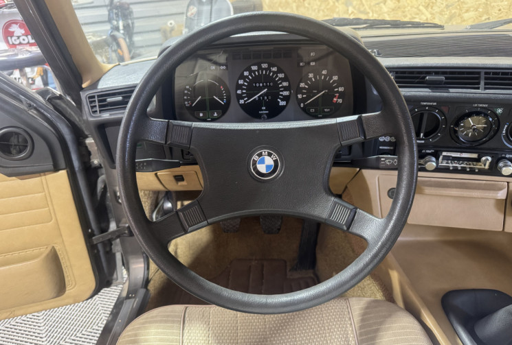 BMW SERIE 7 BMW 728 Carburateur – Édition rare de collection (1978 / immatriculée 1980)