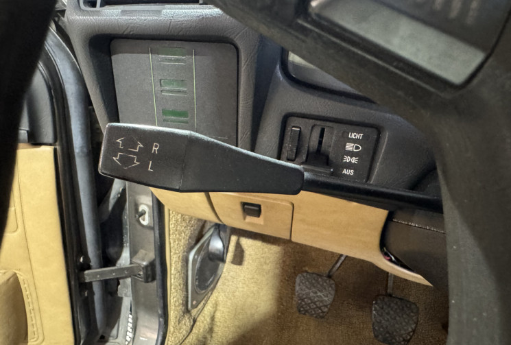 BMW SERIE 7 BMW 728 Carburateur – Édition rare de collection (1978 / immatriculée 1980)