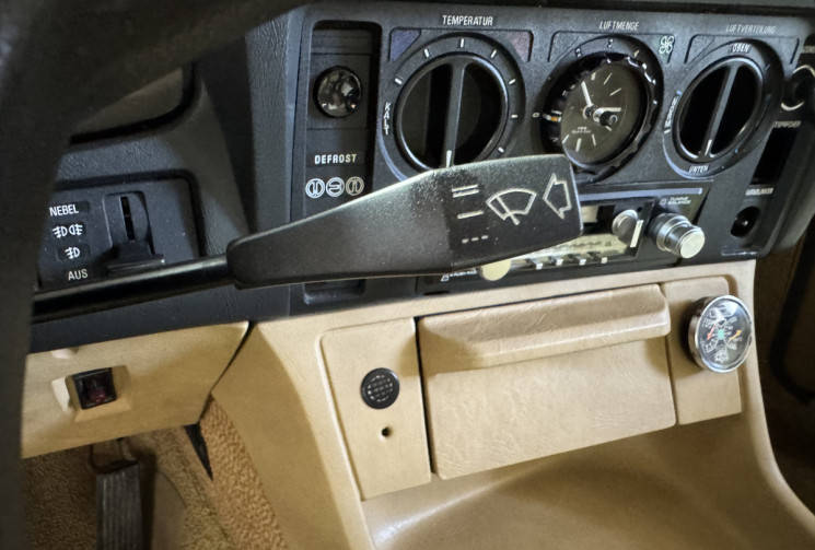 BMW SERIE 7 BMW 728 Carburateur – Édition rare de collection (1978 / immatriculée 1980)