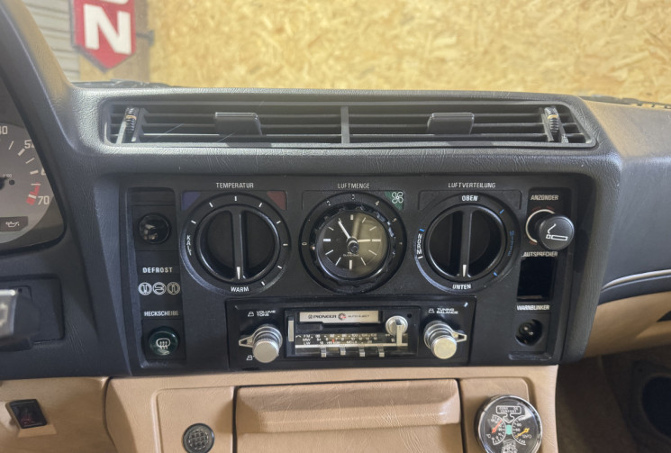 BMW SERIE 7 BMW 728 Carburateur – Édition rare de collection (1978 / immatriculée 1980)