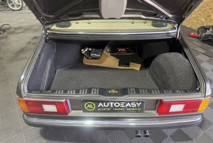 BMW SERIE 7 BMW 728 Carburateur – Édition rare de collection (1978 / immatriculée 1980)