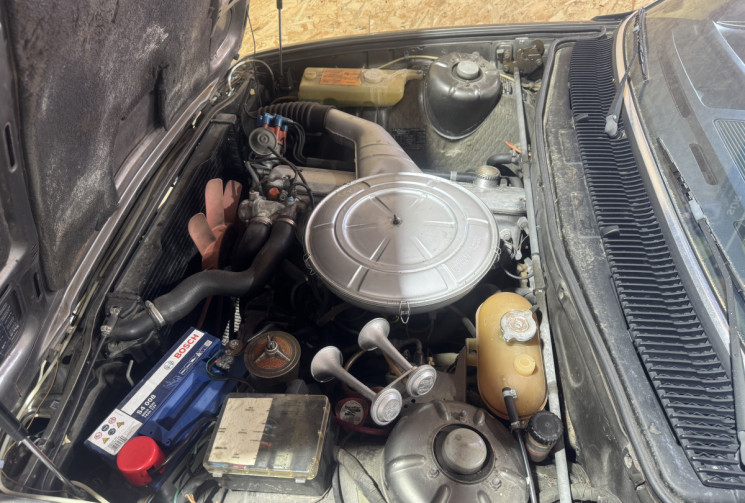 BMW SERIE 7 BMW 728 Carburateur – Édition rare de collection (1978 / immatriculée 1980)
