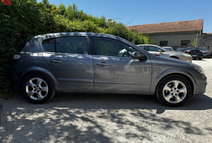 Opel Astra 1.6 Twinport Cosmo 5p