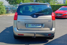 Peugeot 5008  STYLE 7 places 1,6 hdi 115ch + Attelage