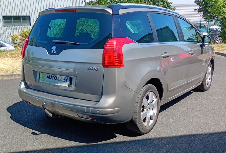 Peugeot 5008  STYLE 7 places 1,6 hdi 115ch + Attelage