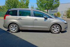 Peugeot 5008  STYLE 7 places 1,6 hdi 115ch + Attelage