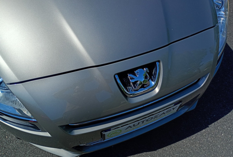 Peugeot 5008  STYLE 7 places 1,6 hdi 115ch + Attelage