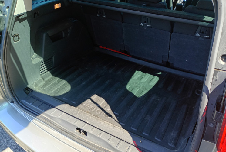 Peugeot 5008  STYLE 7 places 1,6 hdi 115ch + Attelage