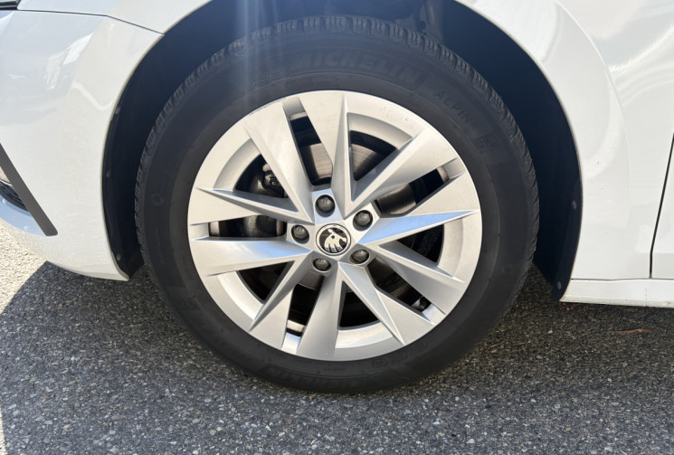 Skoda Octavia Combi 2.0 TDI 150 ch Style DSG7 / Attelage elec / 1ière main / Clim 3 zone