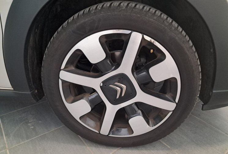 Citroën C3 III 1.2 PureTech 110 SHINE EAT6 - DISTRI OK  -  REVISEE 