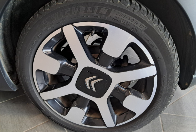 Citroën C3 III 1.2 PureTech 110 SHINE EAT6 - DISTRI OK  -  REVISEE 