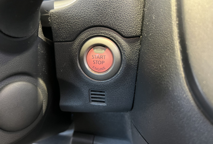 Nissan Micra 1.2 80 ch ELLE TOIT PANORAMIQUE moteur à chaîne démarrage sans clé 