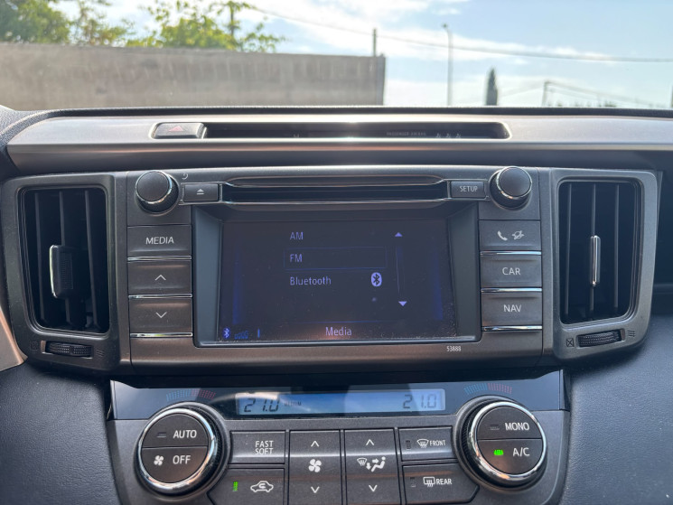 Toyota RAV4 lounge D4D 124 CV / EXCELLENT ÉTAT / SUIVI OK / BLUETOOH / GPS