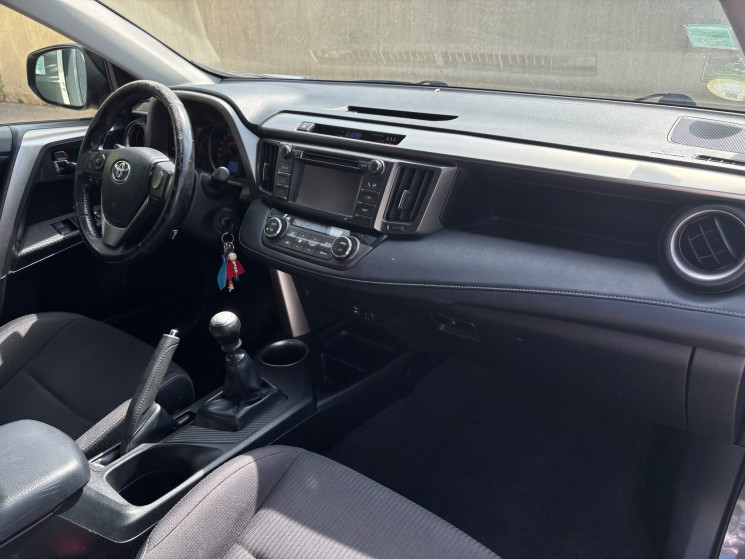 Toyota RAV4 lounge D4D 124 CV / EXCELLENT ÉTAT / SUIVI OK / BLUETOOH / GPS