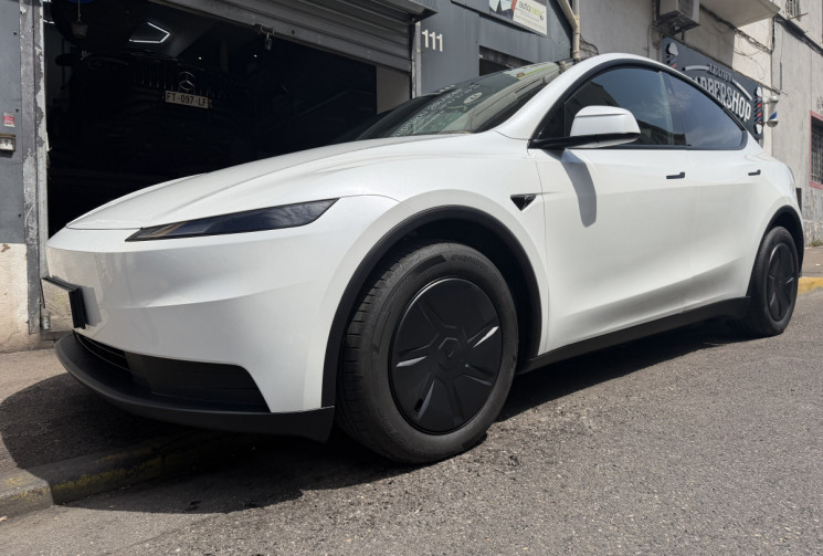 Tesla Model Y Propulsion standard / ETAT NEUF / LOA possible prix HT 