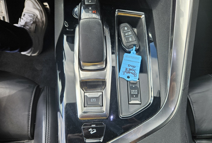 Peugeot 3008 II HYBRID4 300 EAT8 GT 4X4