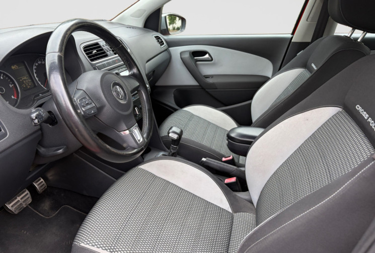Volkswagen Polo CROSS POLO 1.6 TDI DSG7 90CH