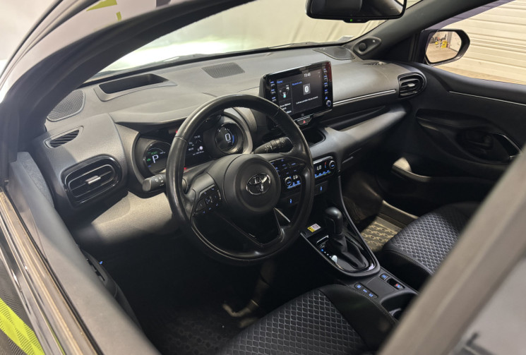 Toyota Yaris 116h Dynamic Business 5p
