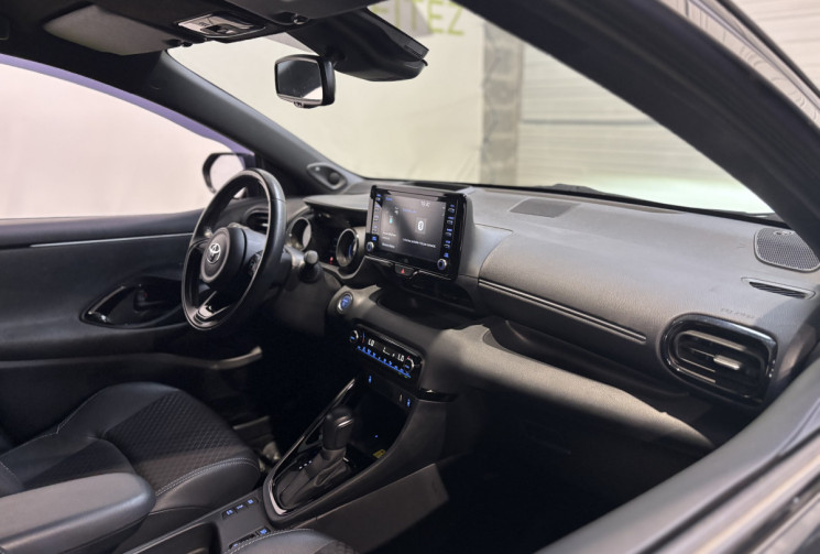 Toyota Yaris 116h Dynamic Business 5p