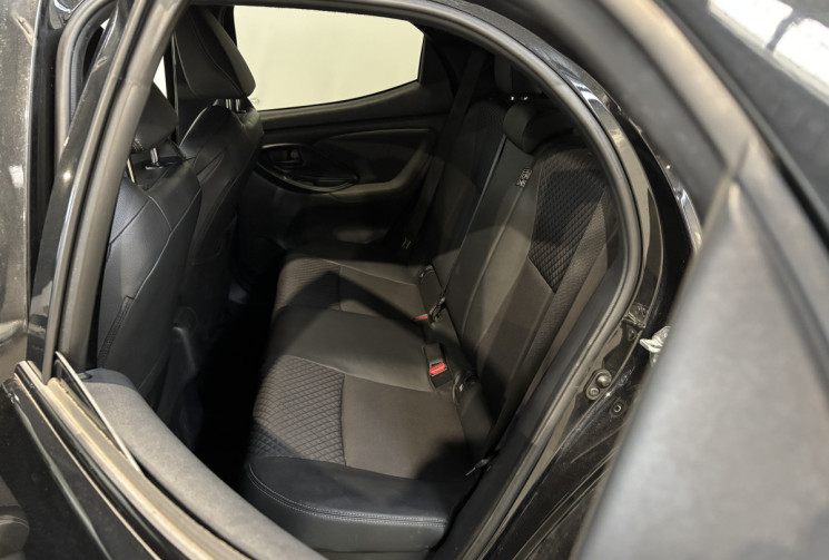 Toyota Yaris 116h Dynamic Business 5p