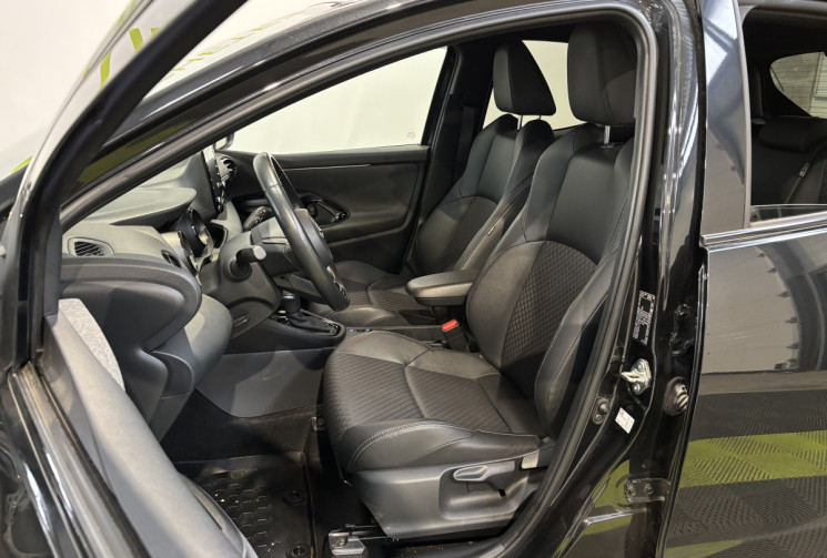 Toyota Yaris 116h Dynamic Business 5p