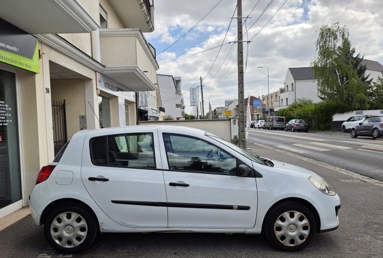Renault Clio 1.5 dCi 70 ch Authentique 5p Distribution ok  Dossier d'entretien