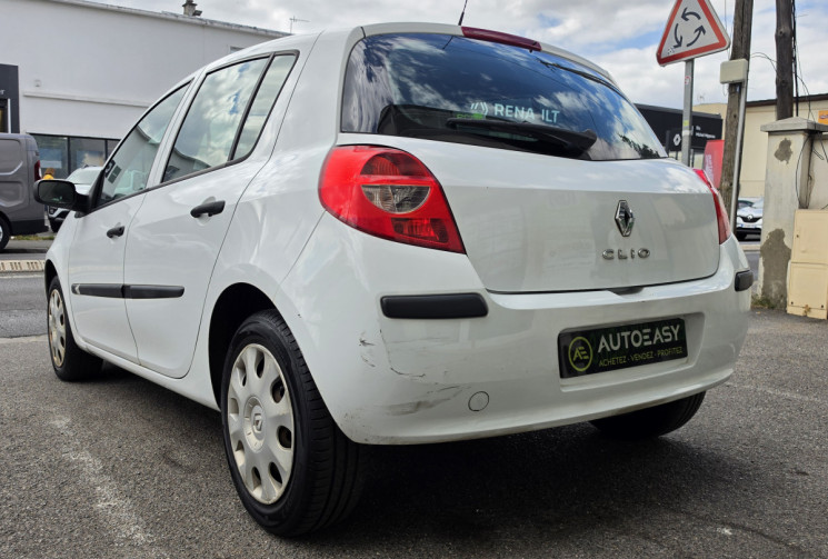 Renault Clio 1.5 dCi 70 ch Authentique 5p Distribution ok  Dossier d'entretien
