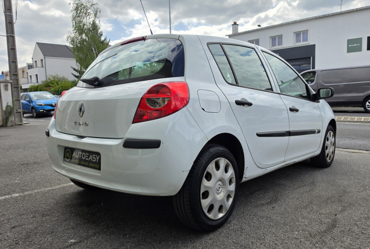 Renault Clio 1.5 dCi 70 ch Authentique 5p Distribution ok  Dossier d'entretien
