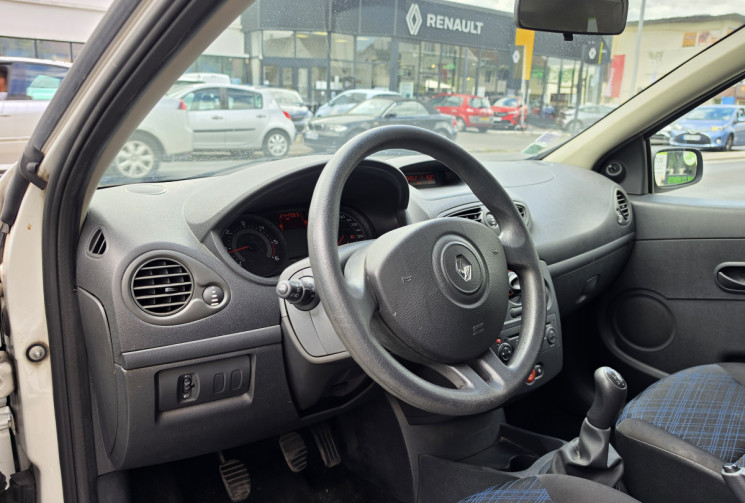 Renault Clio 1.5 dCi 70 ch Authentique 5p Distribution ok  Dossier d'entretien