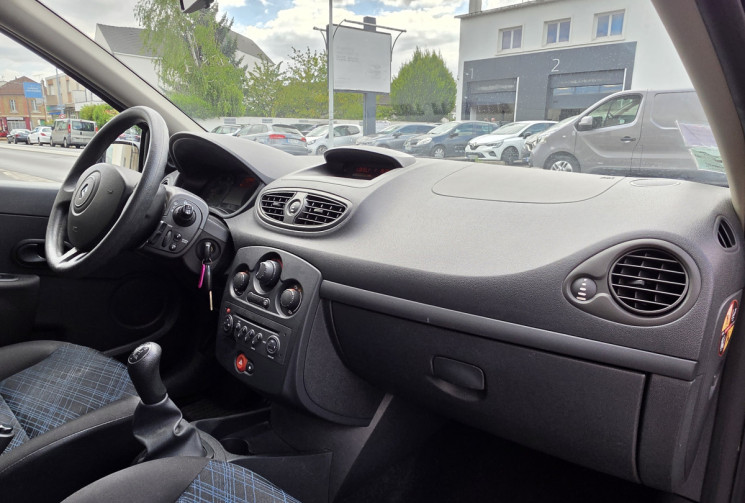 Renault Clio 1.5 dCi 70 ch Authentique 5p Distribution ok  Dossier d'entretien