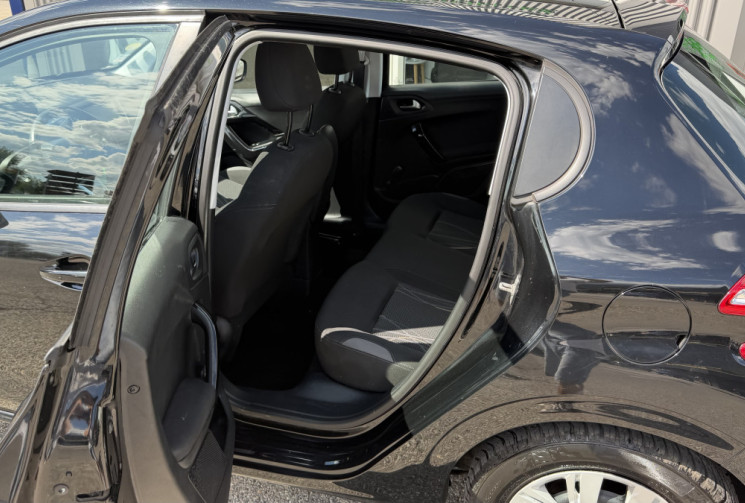 Peugeot 208 1.6 HDI 92 Allure 5 Portes