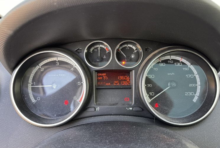 Peugeot 308 T7 SW 1.6 HDi 112 cv BVM6 / 7 PLACES
