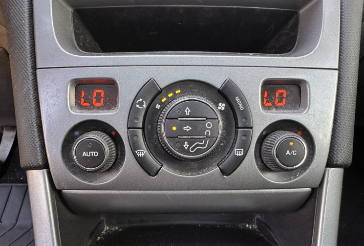 Peugeot 308 T7 SW 1.6 HDi 112 cv BVM6 / 7 PLACES