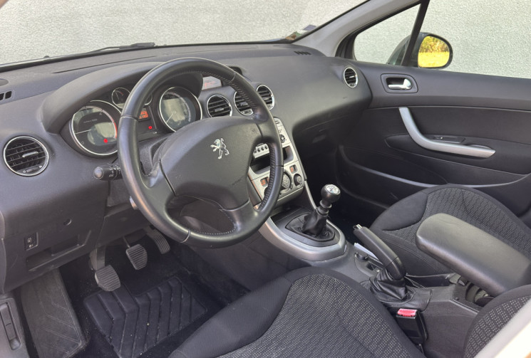 Peugeot 308 T7 SW 1.6 HDi 112 cv BVM6 / 7 PLACES