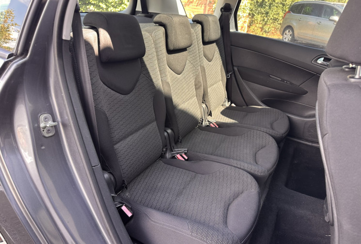 Peugeot 308 T7 SW 1.6 HDi 112 cv BVM6 / 7 PLACES