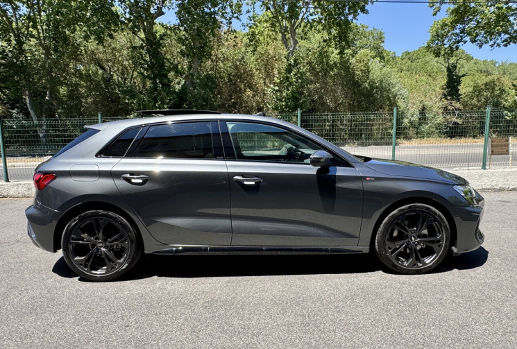 Audi A3 SPORTBACK S-Line 35 TFSi 150 S-Tronic / NEUVE / Toit ouvrant / Sonos / 360° / Garantie 12/27